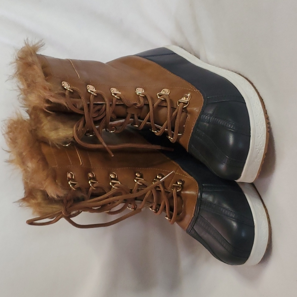 Fashion winter boot barely worn